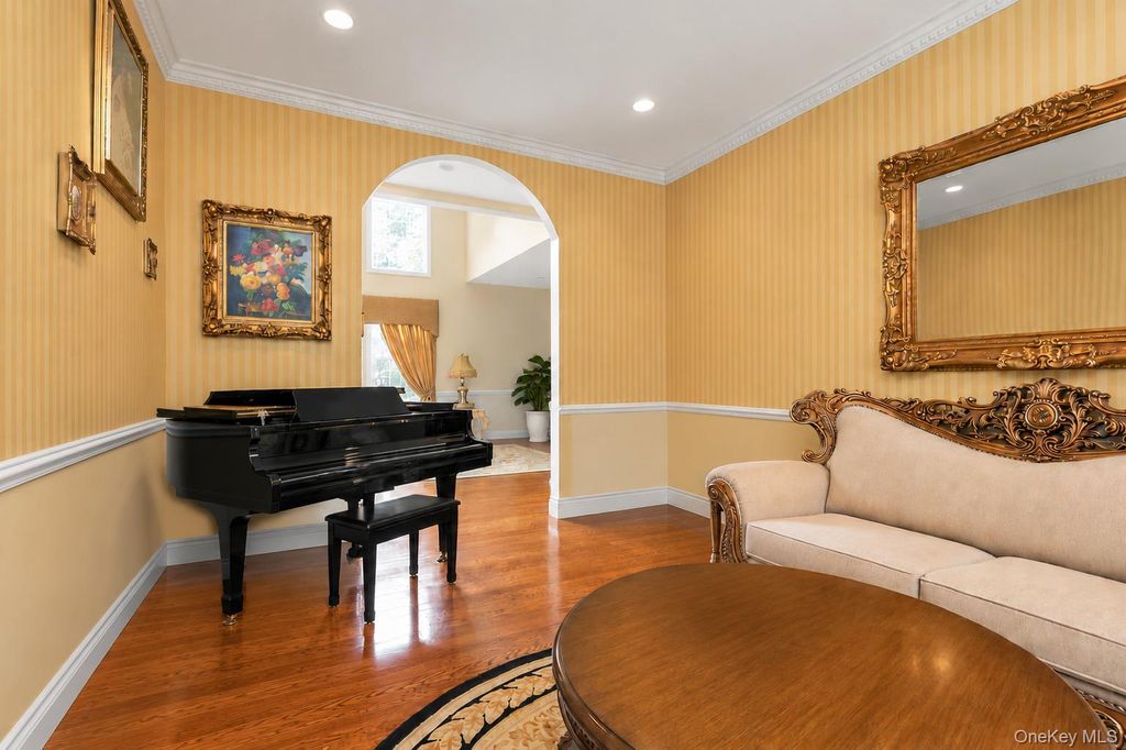 65 Threepence Drive, Melville, NY 11747 — photo 4