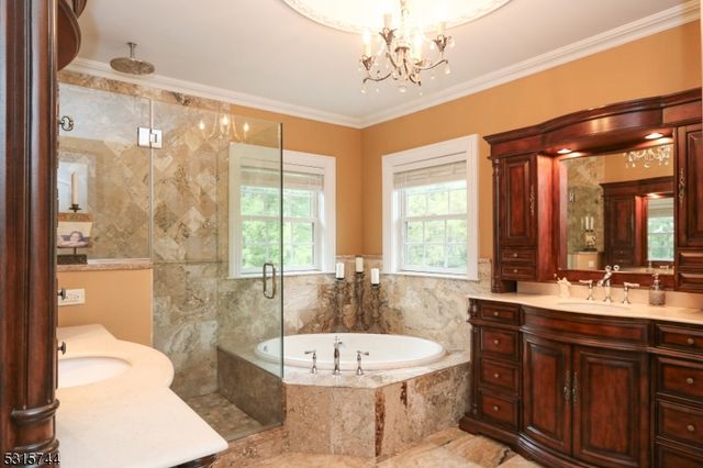 8 Pineview Ln, Boonton Twp., NJ 07005