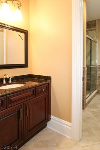 8 Pineview Ln, Boonton Twp., NJ 07005