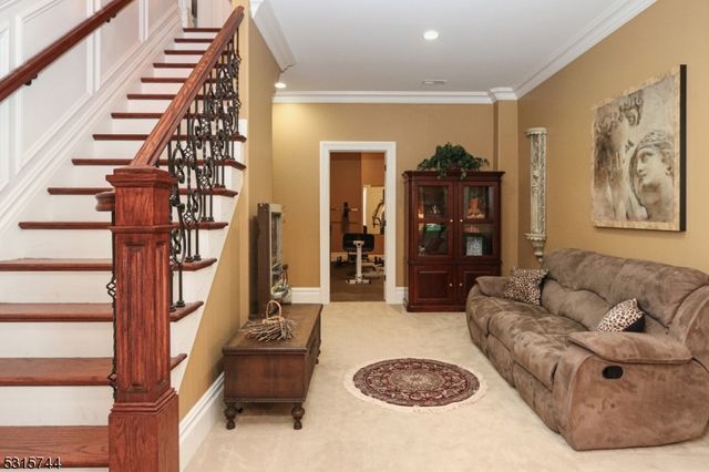 8 Pineview Ln, Boonton Twp., NJ 07005