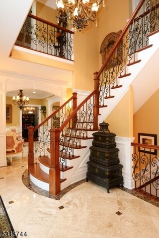 8 Pineview Ln, Boonton Twp., NJ 07005