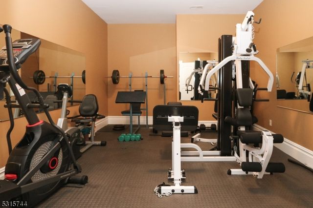 8 Pineview Ln, Boonton Twp., NJ 07005