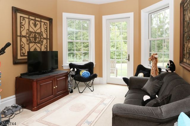 8 Pineview Ln, Boonton Twp., NJ 07005