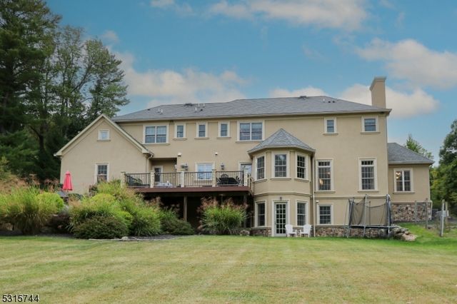 8 Pineview Ln, Boonton Twp., NJ 07005