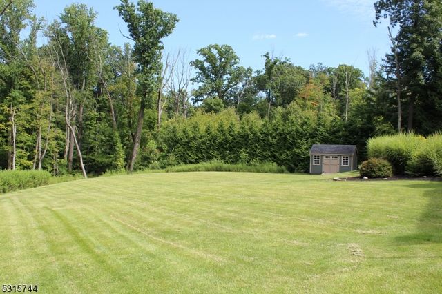 8 Pineview Ln, Boonton Twp., NJ 07005