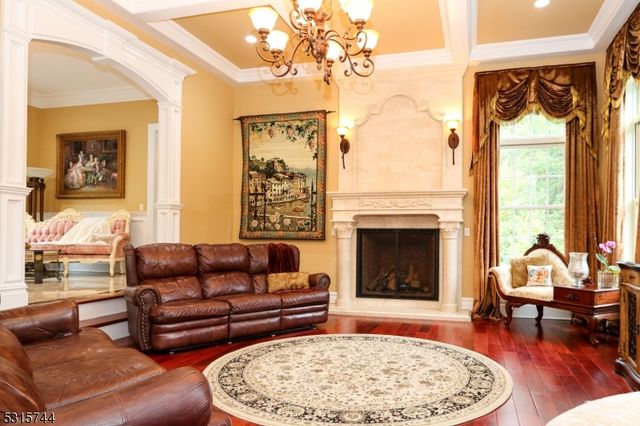 8 Pineview Ln, Boonton Twp., NJ 07005