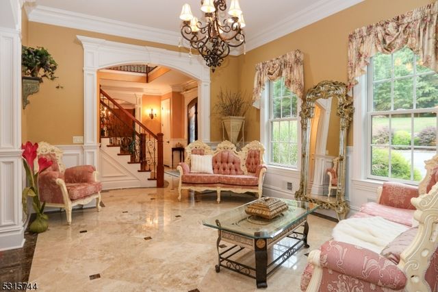 8 Pineview Ln, Boonton Twp., NJ 07005