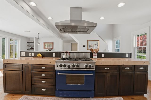 55 Concord St, Holliston, MA 01746