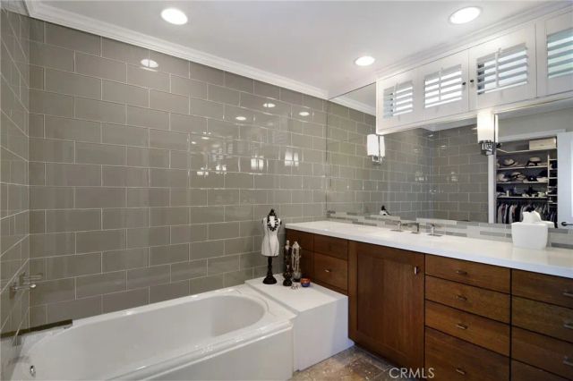 3861 Braewood Court, Tarzana, CA 91356
