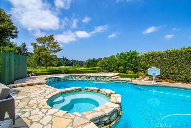 3861 Braewood Court, Tarzana, CA 91356