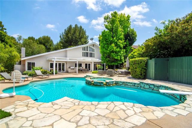 3861 Braewood Court, Tarzana, CA 91356