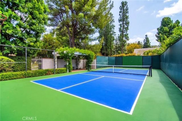3861 Braewood Court, Tarzana, CA 91356