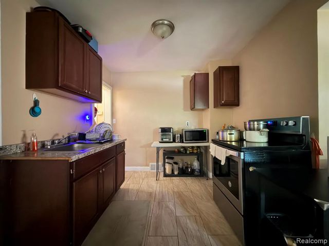 5629 Gateshead Street, Grosse Pointe, MI 48236