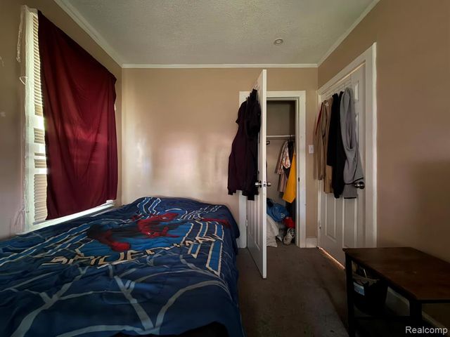 5629 Gateshead Street, Grosse Pointe, MI 48236