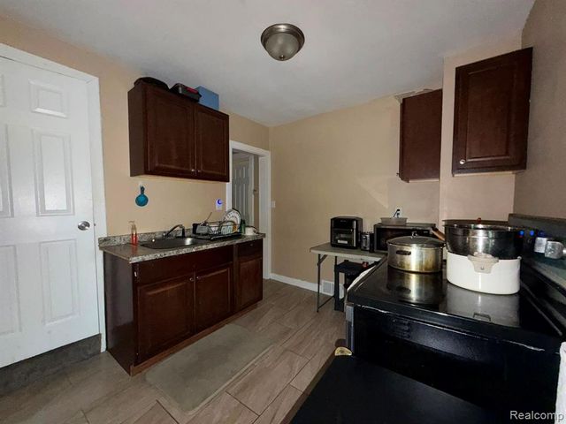 5629 Gateshead Street, Grosse Pointe, MI 48236