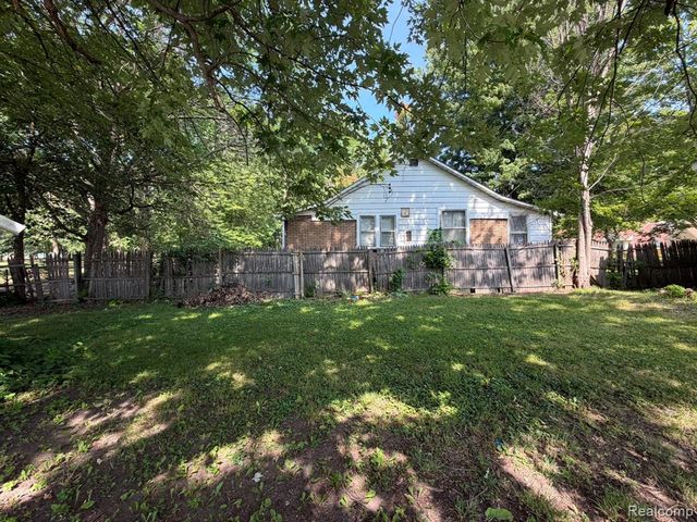 5629 Gateshead Street, Grosse Pointe, MI 48236