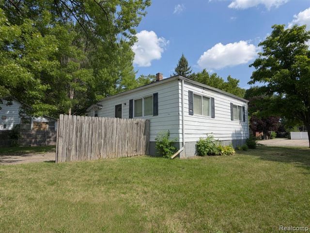 5629 Gateshead Street, Grosse Pointe, MI 48236