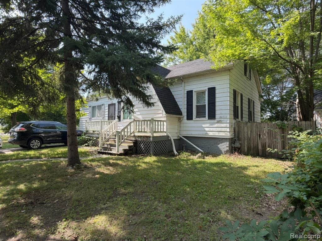 5629 Gateshead Street, Grosse Pointe, MI 48236
