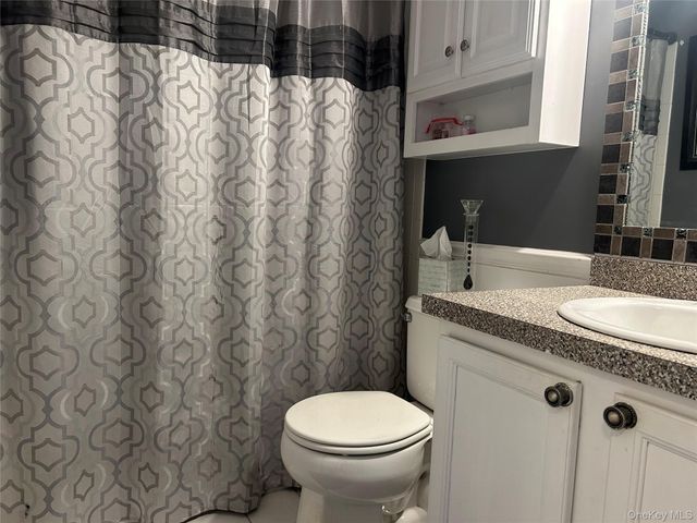 118 Kettles Lane, Medford, NY 11763