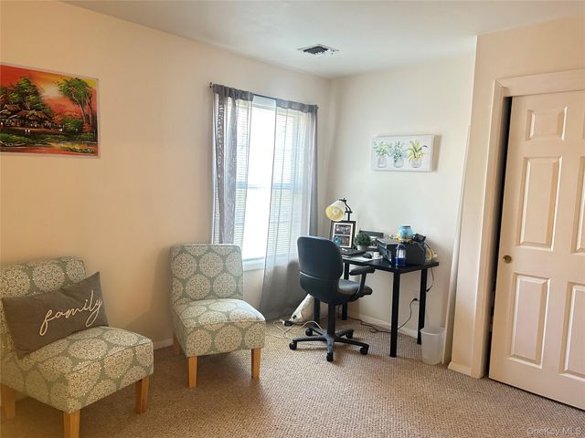 118 Kettles Lane, Medford, NY 11763