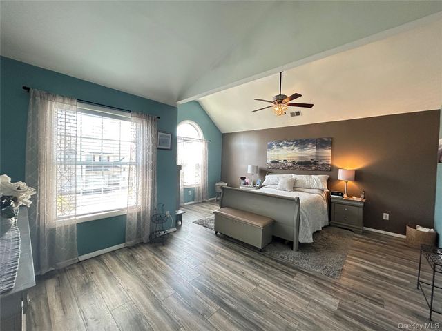118 Kettles Lane, Medford, NY 11763