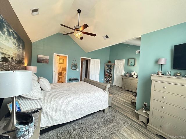 118 Kettles Lane, Medford, NY 11763