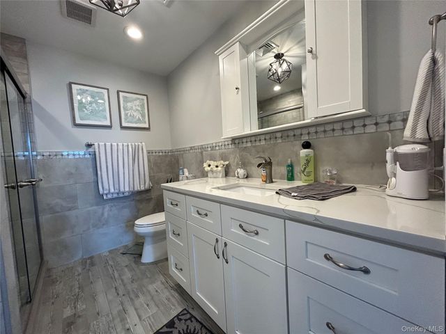 118 Kettles Lane, Medford, NY 11763