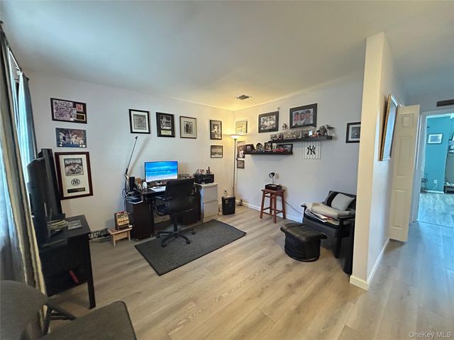118 Kettles Lane, Medford, NY 11763