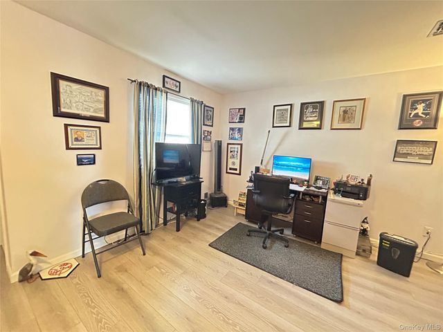 118 Kettles Lane, Medford, NY 11763