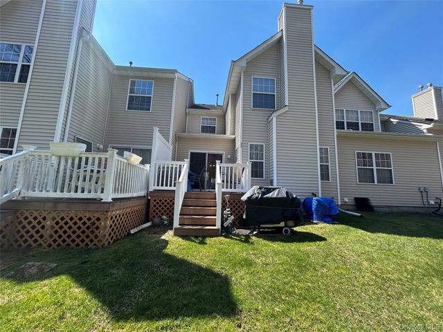 118 Kettles Lane, Medford, NY 11763