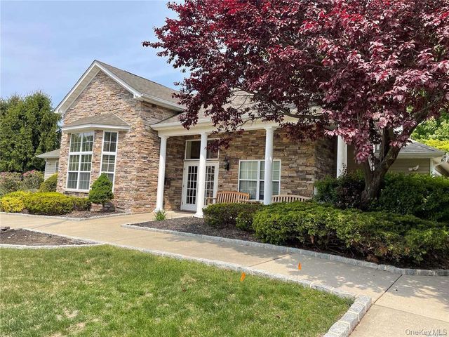 118 Kettles Lane, Medford, NY 11763