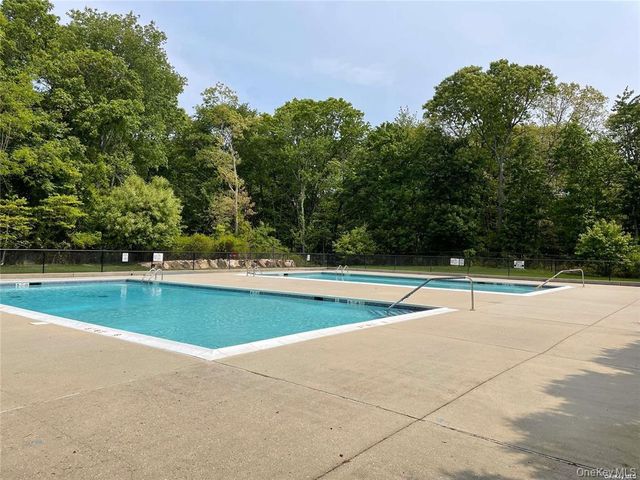 118 Kettles Lane, Medford, NY 11763