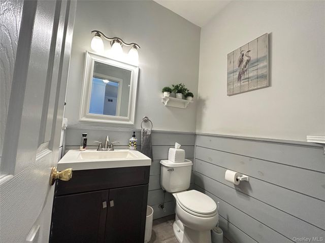 118 Kettles Lane, Medford, NY 11763