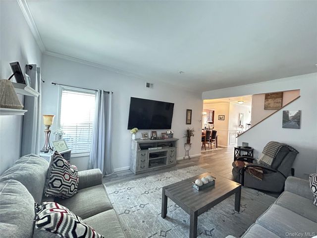 118 Kettles Lane, Medford, NY 11763