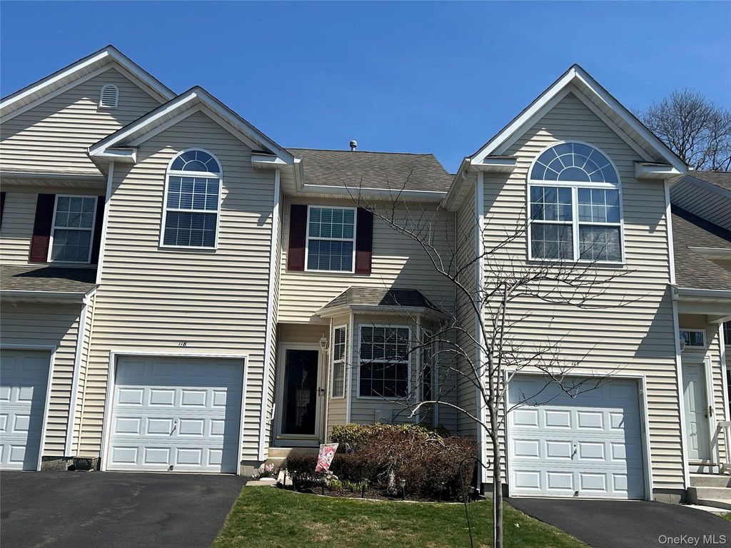 118 Kettles Lane, Medford, NY 11763