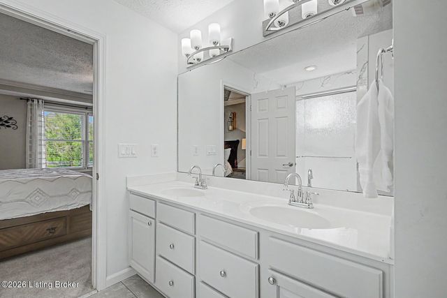 412 Buckman Station Ct, Simpsonville, KY 40067