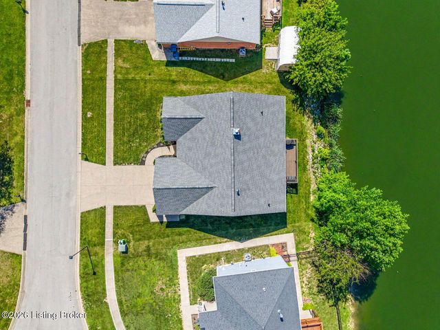 412 Buckman Station Ct, Simpsonville, KY 40067