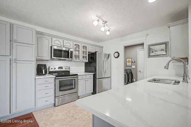 412 Buckman Station Ct, Simpsonville, KY 40067