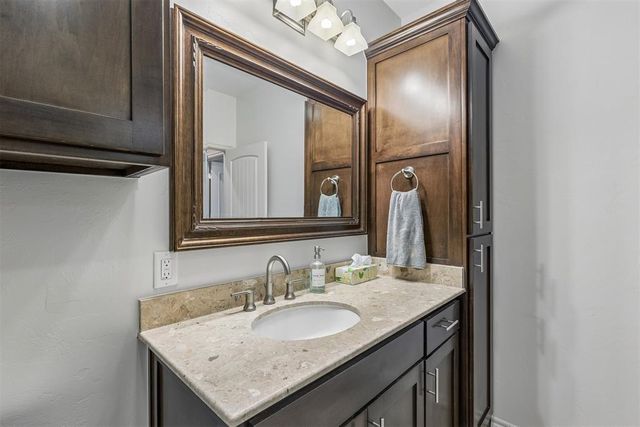 10227 Kingston Way, Oklahoma City, OK 73120