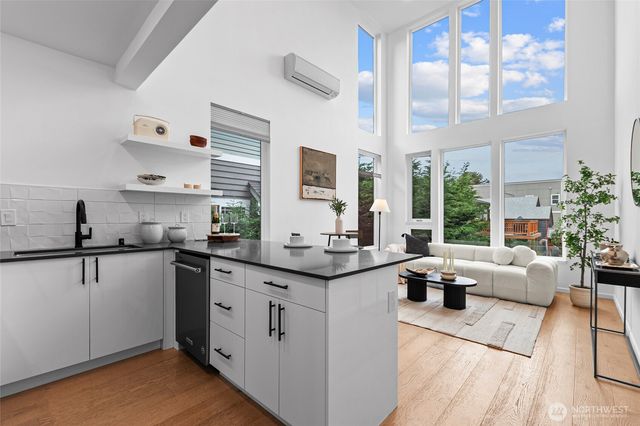 2612 E Yesler Way, Seattle, WA 98122