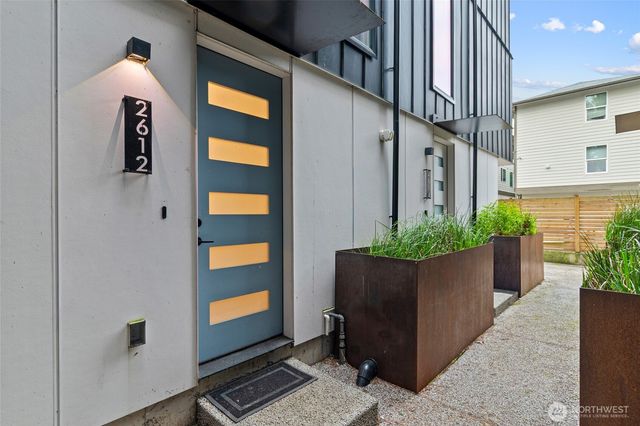 2612 E Yesler Way, Seattle, WA 98122