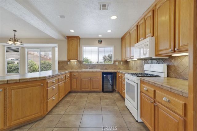 13935 Apple Creek, Victorville, CA 92395