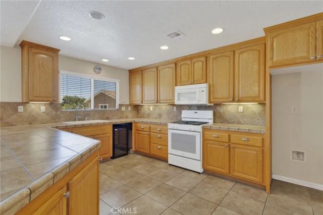 13935 Apple Creek, Victorville, CA 92395