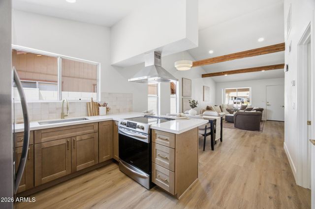 957 W Emerald Circle, Mesa, AZ 85210