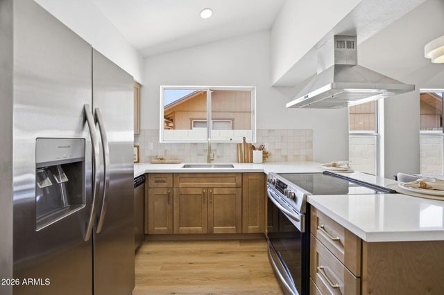 957 W Emerald Circle, Mesa, AZ 85210