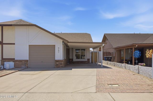 957 W Emerald Circle, Mesa, AZ 85210