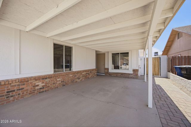 957 W Emerald Circle, Mesa, AZ 85210