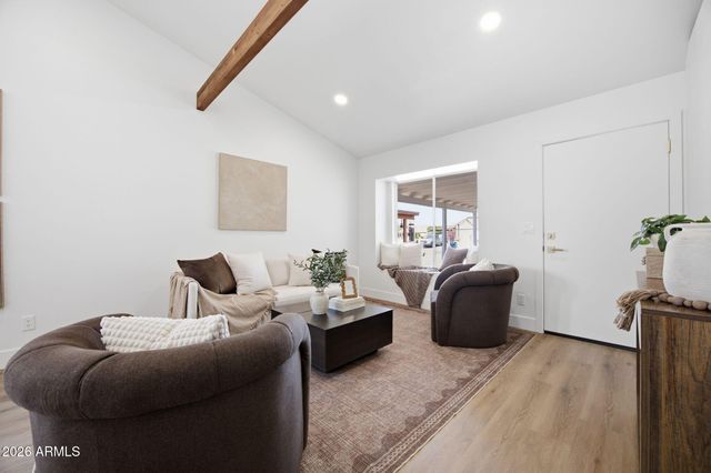 957 W Emerald Circle, Mesa, AZ 85210