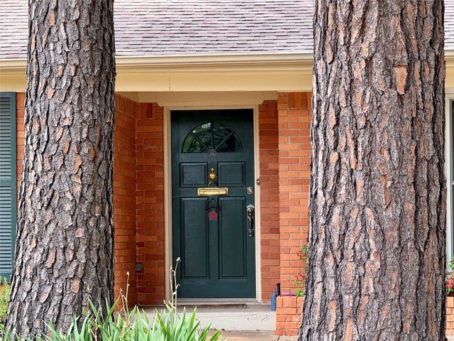 1015 Brookhollow Drive, Irving, TX 75061