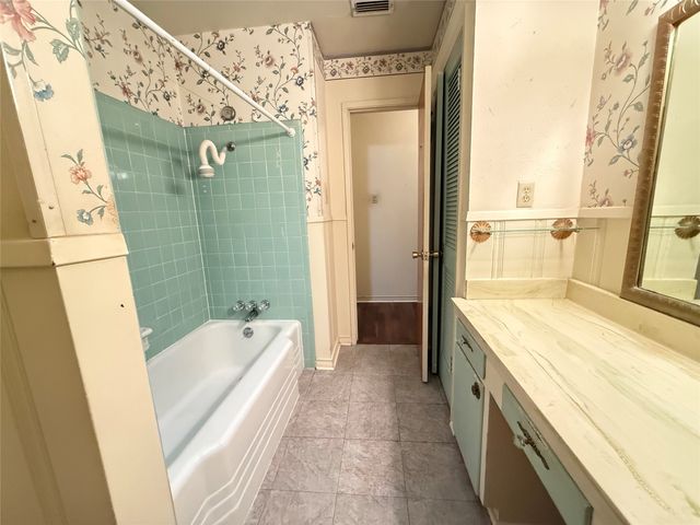 1015 Brookhollow Drive, Irving, TX 75061